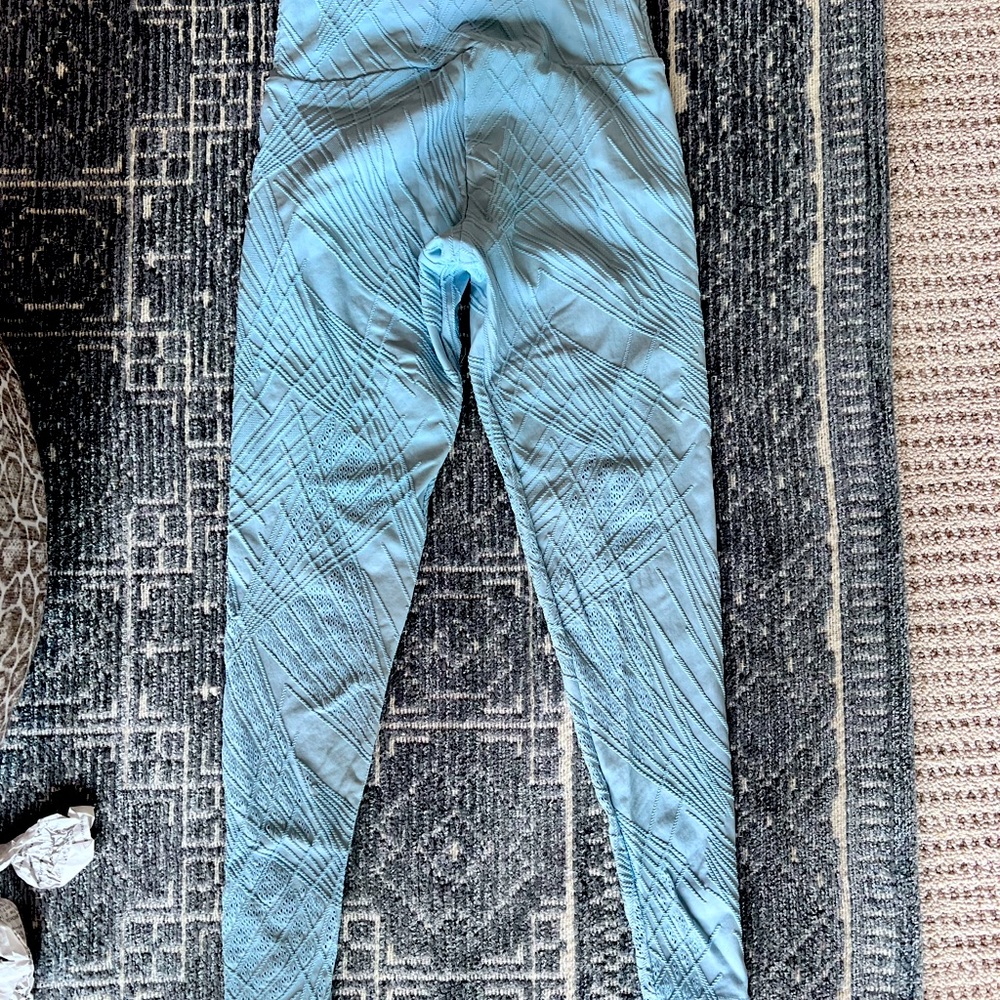 Amazing Muscle showing yoga pants